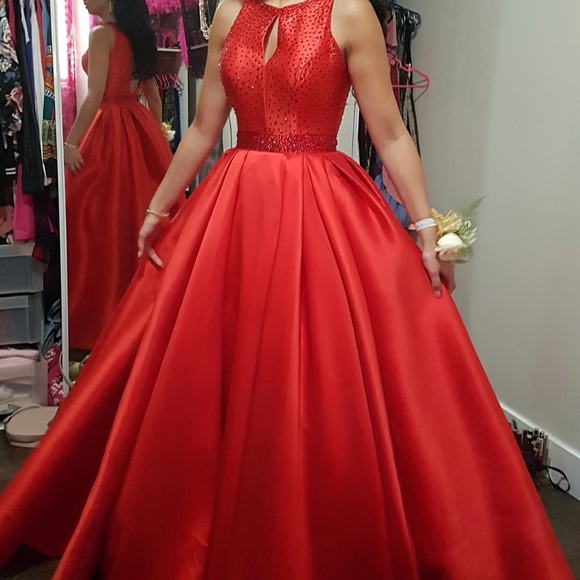 Dress - Picture 2 of 3